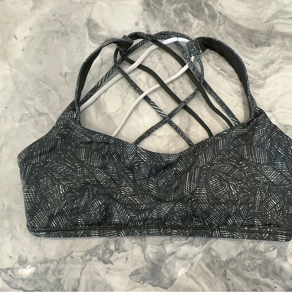 Lululemon Free To Be Leafy Green Sports Bra Size 8